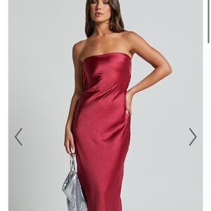 CHARLITA MAXI DRESS
- STRAPLESS COWL
BACK SATIN DRESS IN